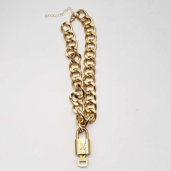 Authentic Louis Vuitton Lock & Key w/ Unbranded Gold Plated Gold Chain Necklace - Picture 4 of 8